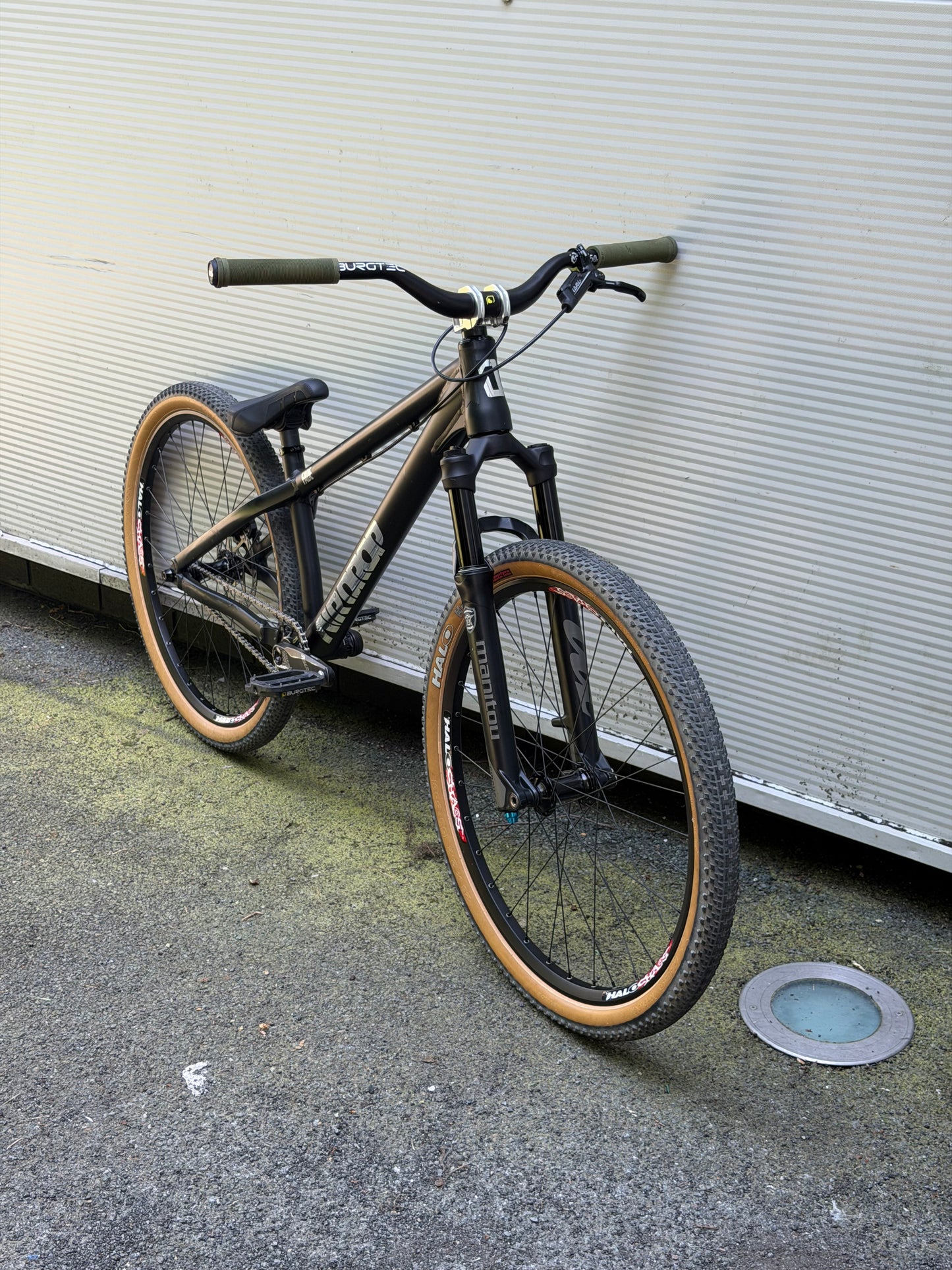 Custom Airdrop Fade Dirt Jump Bike 26”