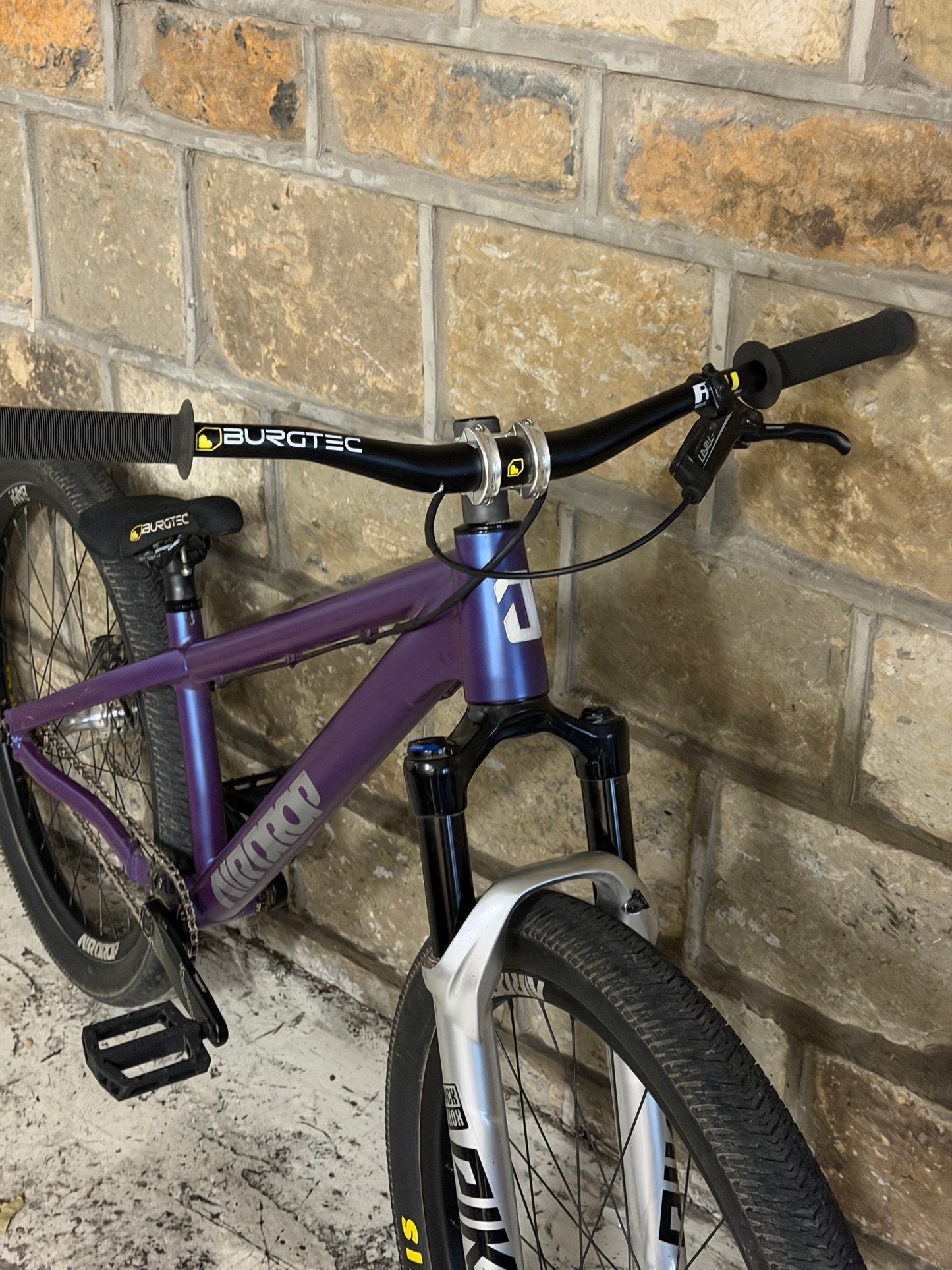 Custom Airdrop Fade Dirt Jump Bike 26”