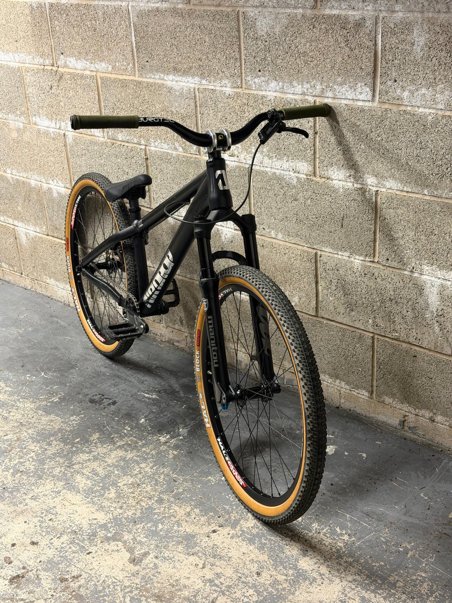Custom Airdrop Fade Dirt Jump Bike 26”