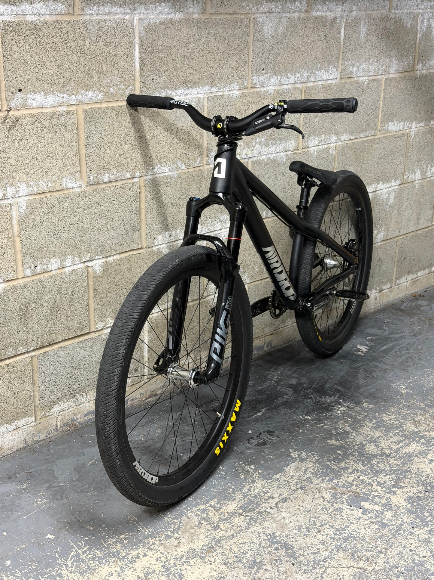 Custom Airdrop Fade Dirt Jump Bike 26”