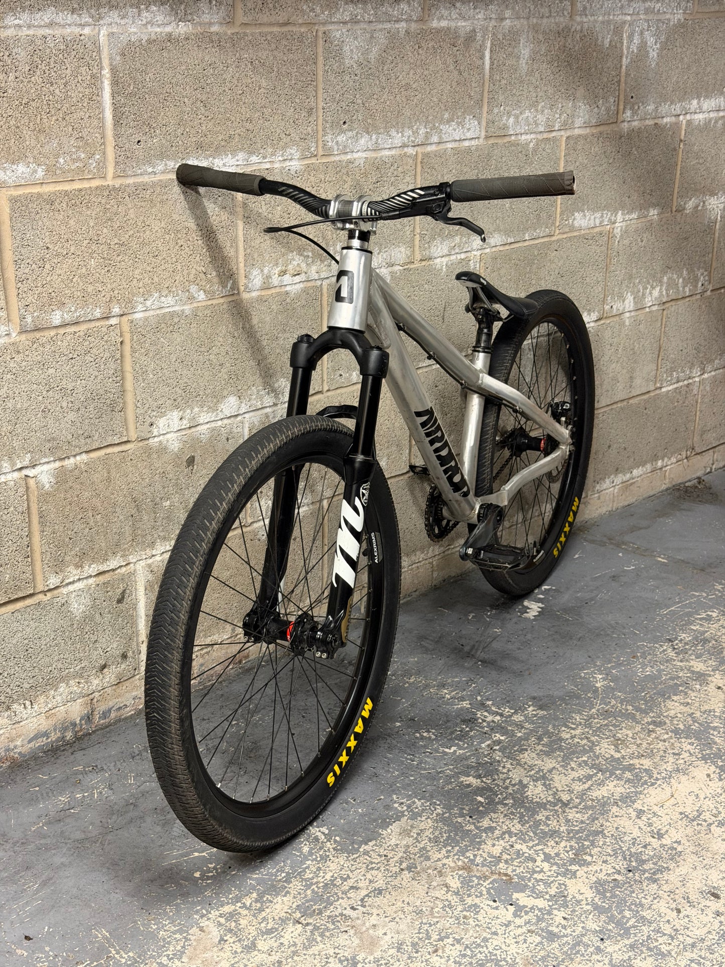 Custom Airdrop Fade Dirt Jump Bike 26”