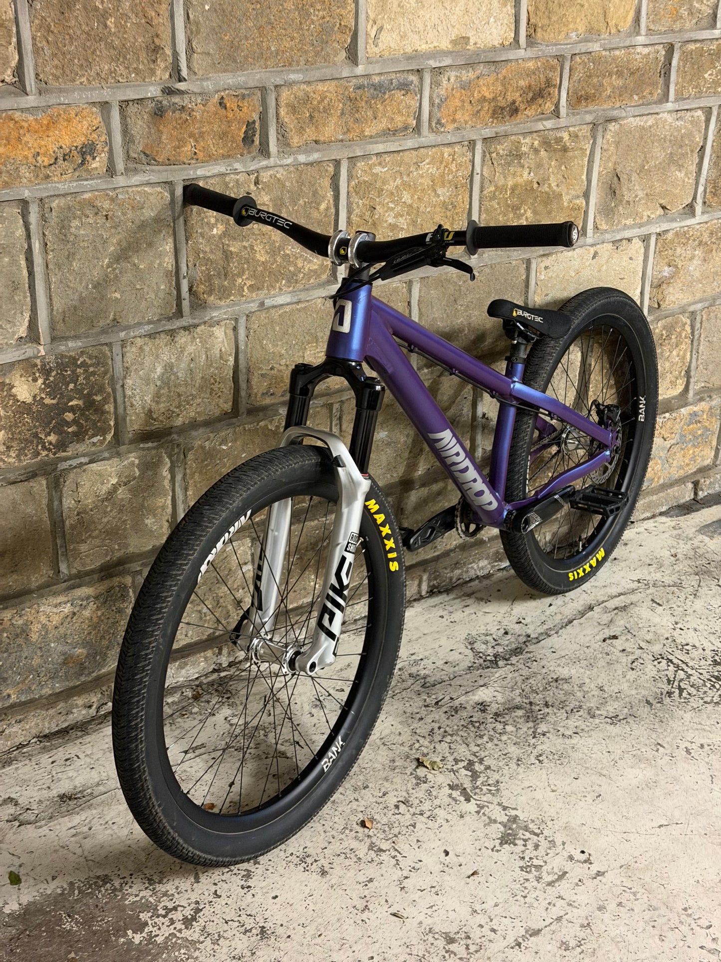 Custom Airdrop Fade Dirt Jump Bike 26”