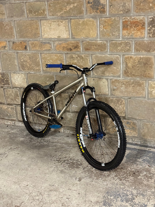 Custom Identiti Dirt Jump Bike 26' (RRP £2100)