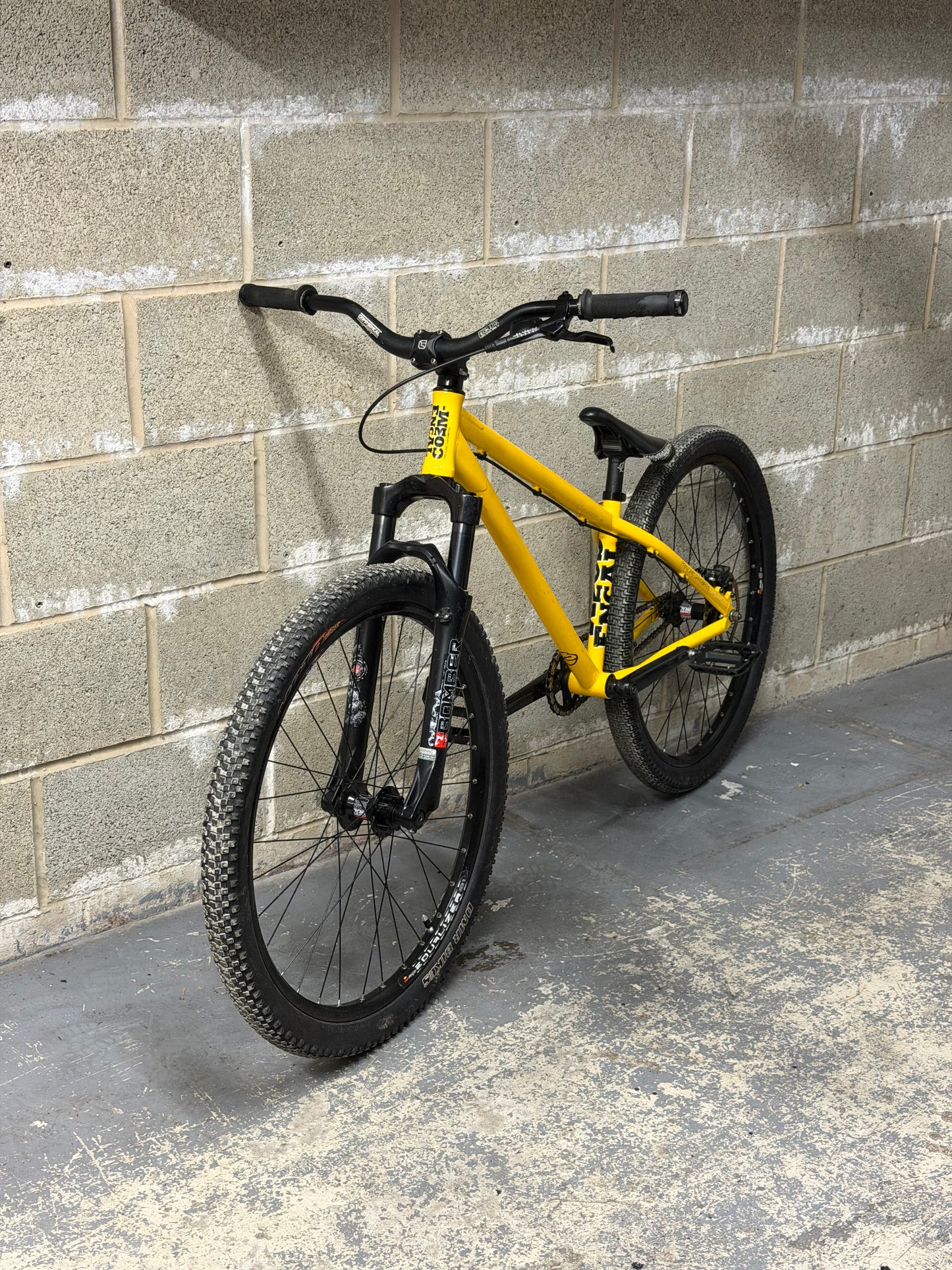 Custom Commencal Dirt Jump Bike 26”