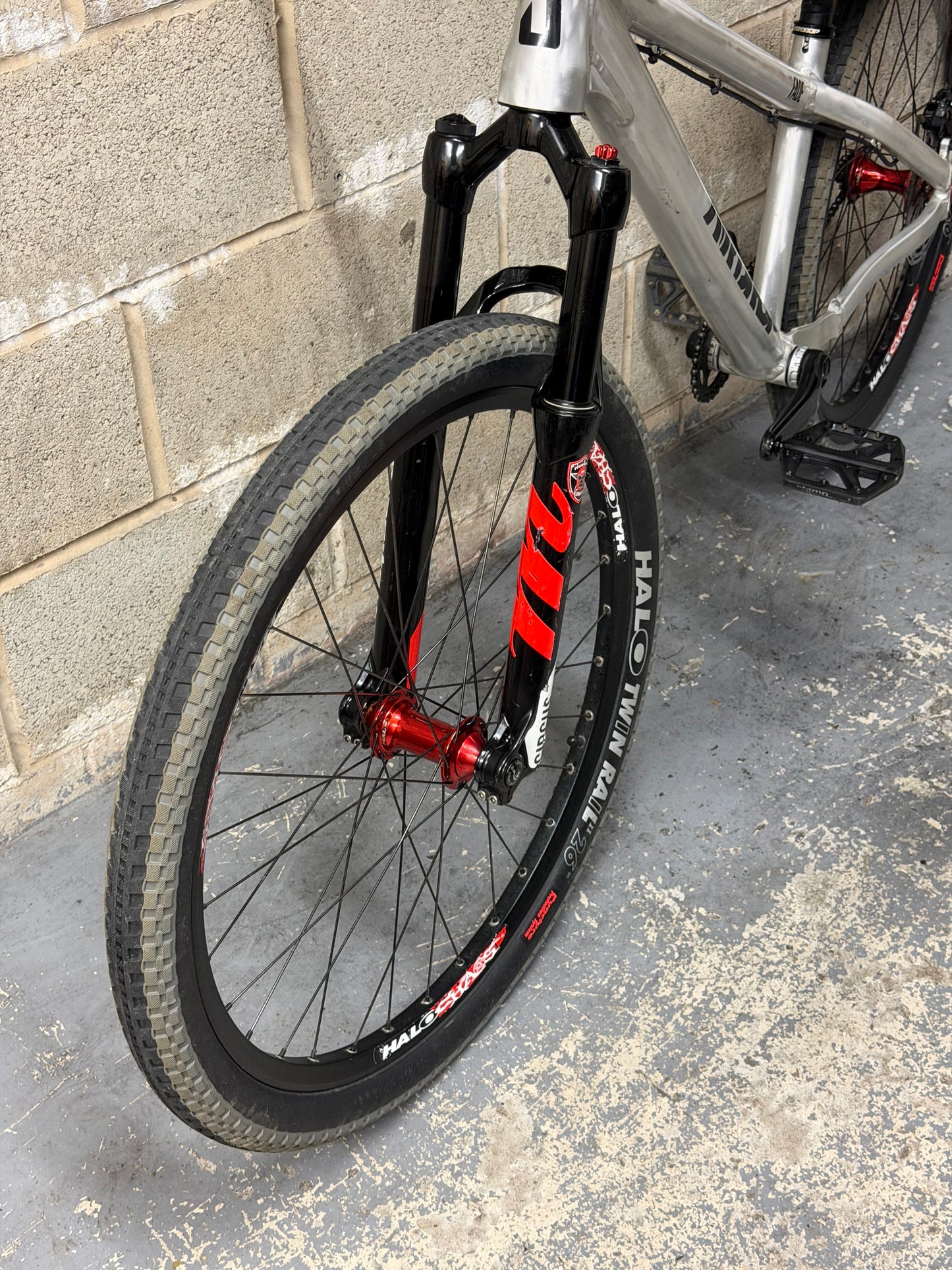 Custom Airdrop Fade Dirt Jump Bike 26”