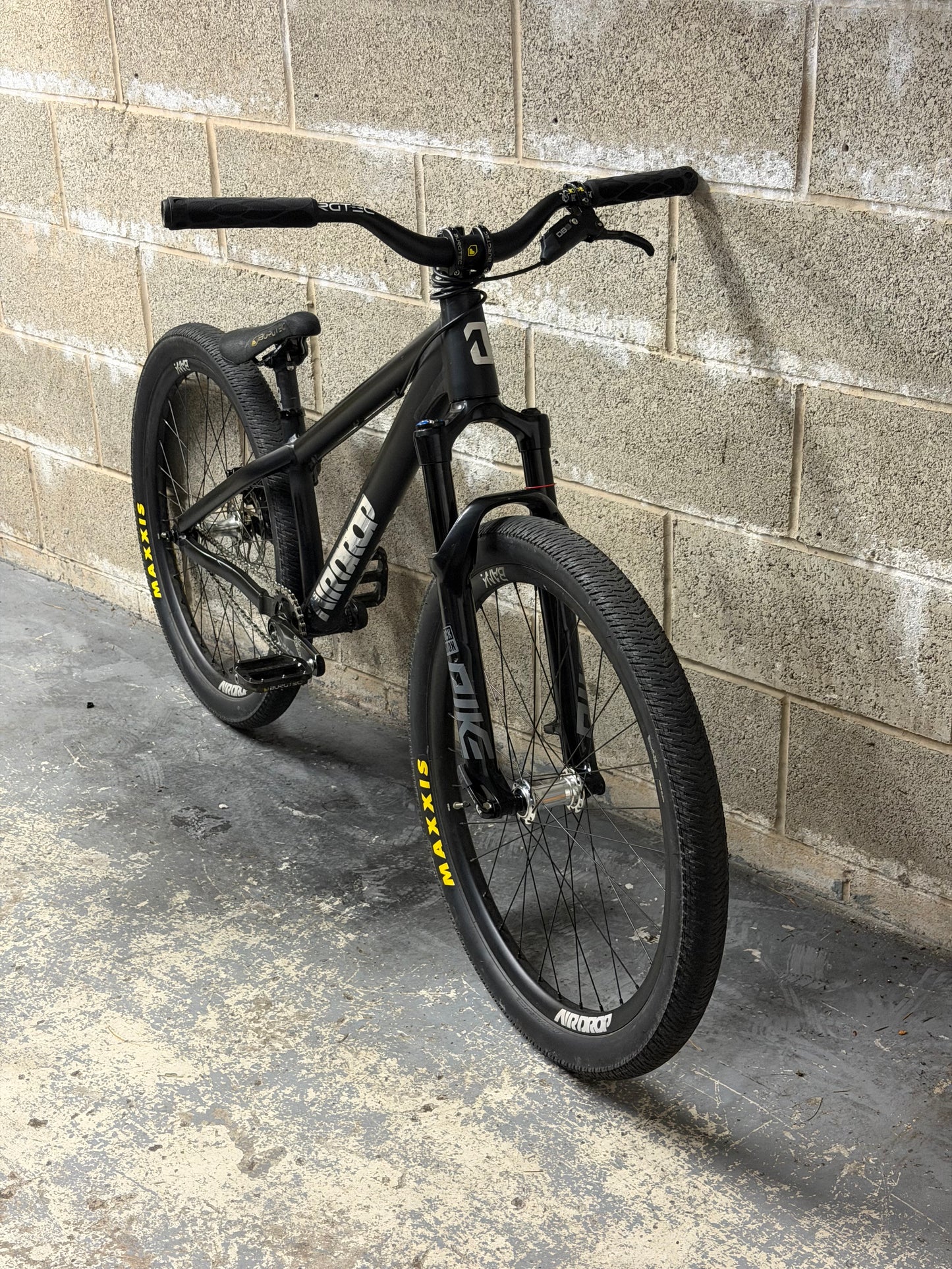 Custom Airdrop Fade Dirt Jump Bike 26”